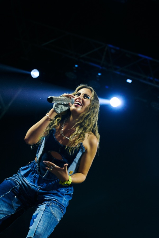 Nicole Favre en vivo